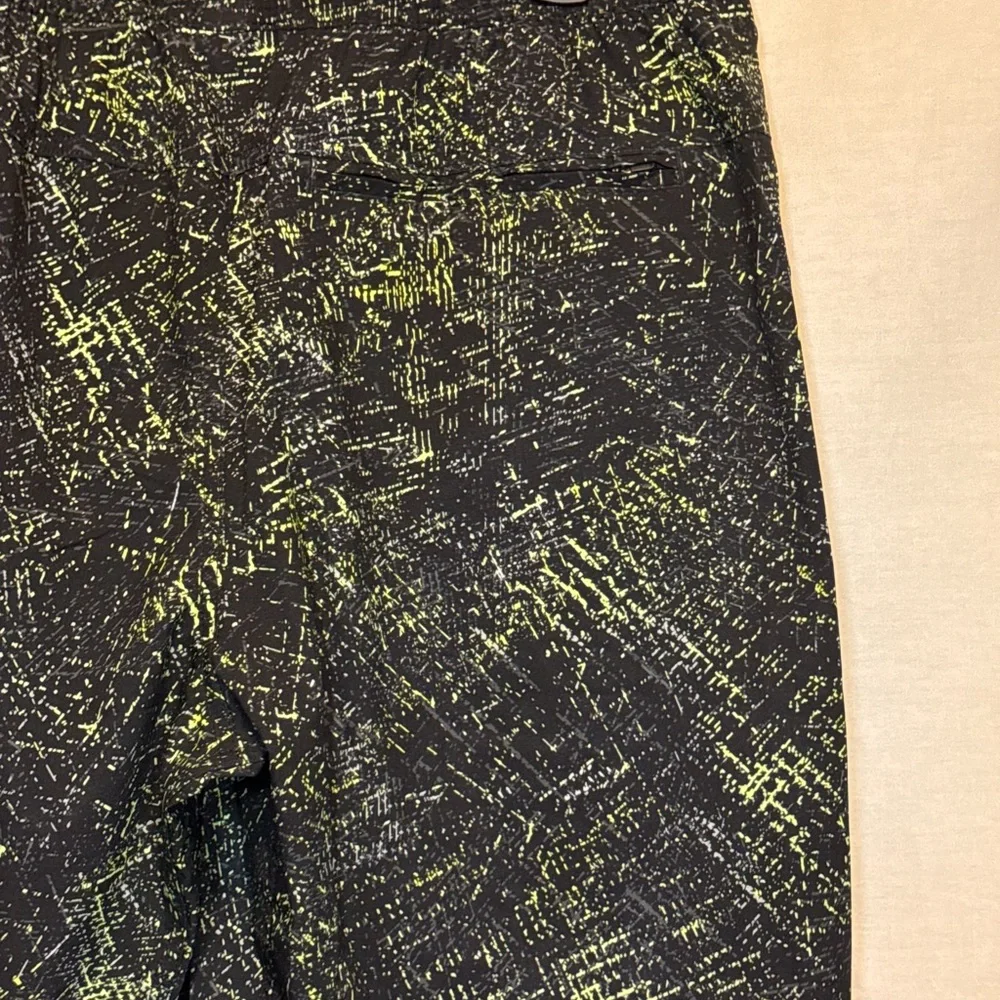 G-126 Men’s George NWT Black & Green Elastic Waist Lined‎ Swim Trunks Size 32/34